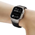 Apple Watch (42/44/SE/45/46/49mm) silikonearmbånd med lodrette linjer og titanium-stik