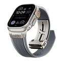 Apple Watch (42/44/SE/45/46/49mm) silikonearmbånd med lodrette linjer og titanium-stik - grå