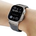 Apple Watch (42/44/SE/45/46/49mm) silikonearmbånd med lodrette linjer og titanium-stik - grå