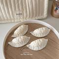 Sødt blødt stressaflastende legetøj i form af en dumpling med nøglering - hvid