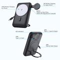 MP07 3-i-1 10000mAh magnetisk powerbank med indbygget kabel og stativ - MagSafe-kompatibel - Sort
