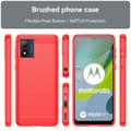 Motorola Moto E13 Børstet TPU Cover - Karbonfiber (Open Box - Fantastisk stand) - Rød