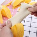 Kuorittava banan-dumpling squishy legetøj til børn og voksne - gul