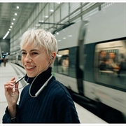Verbatim TruSound in-ear-hovedtelefoner med aktiv støjreduktion og nakkebøjle - grå