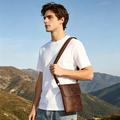 Lodret skuldertaske / crossbody-taske i læder til mænd – kaffebrun