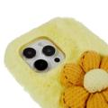 3D Plush Furry Vinter iPhone 14 Pro Max TPU Cover - Gul Blomst