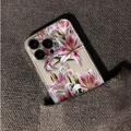 iPhone 15 Pro TPU Cover med Blomstermønster - Lyserød lilje