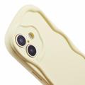 iPhone 16 Candy Color Wavy TPU Cover - Gul