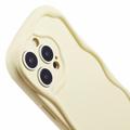 iPhone 16 Pro Candy Color Wavy TPU Cover - Gul