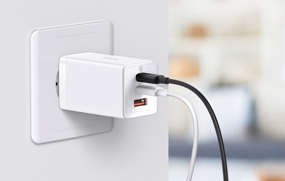 Baseus GaN5 Pro 65W vægoplader - 2xUSB-C, USB-A - hvid